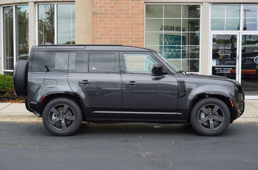 2025 Land Rover Defender 110 X-Dynamic SE photo 6