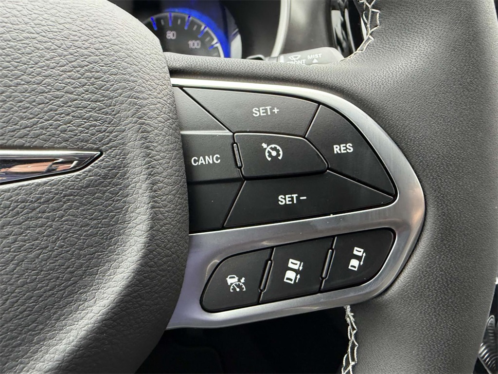 2025 Chrysler Pacifica photo 26