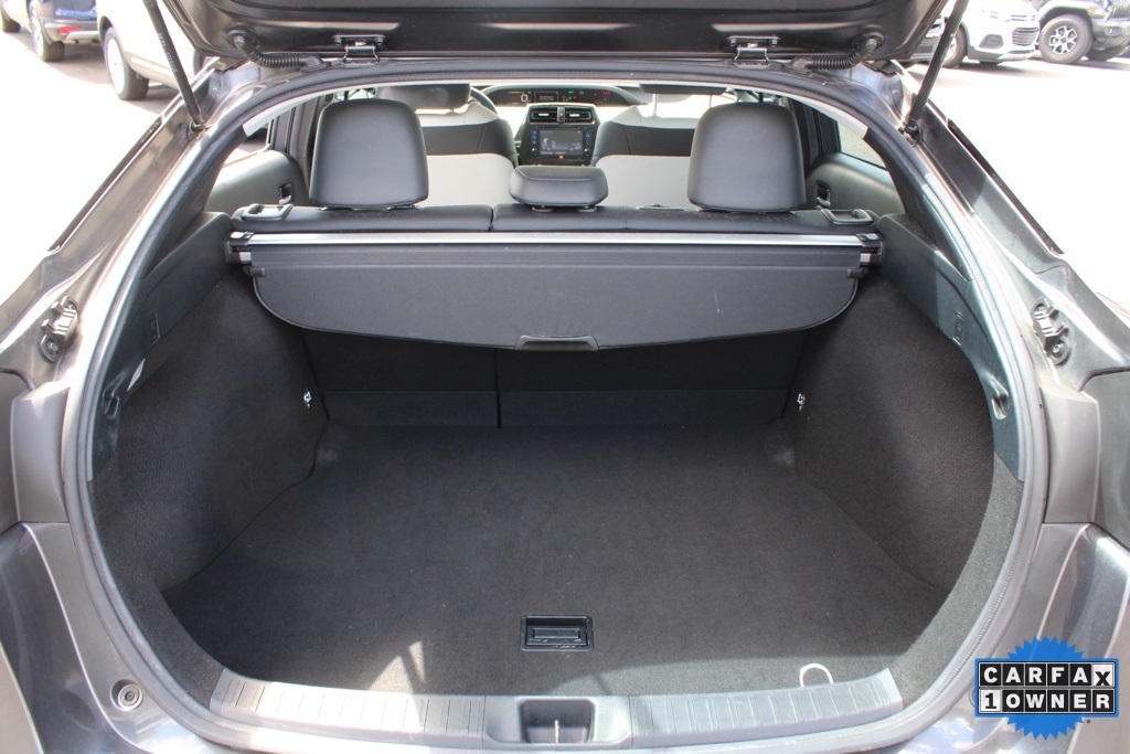 2017 Toyota Prius Four photo 31