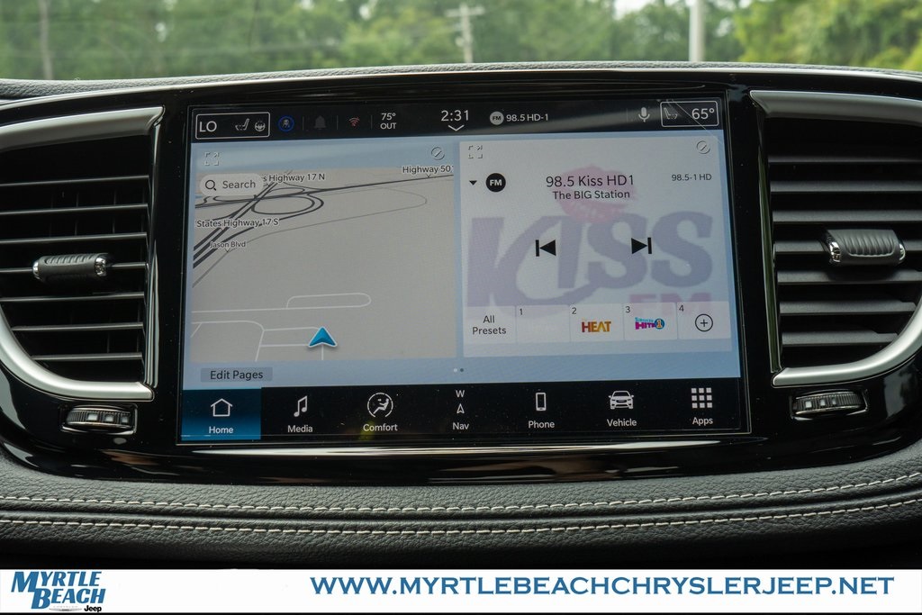 2026 Chrysler Pacifica photo 18