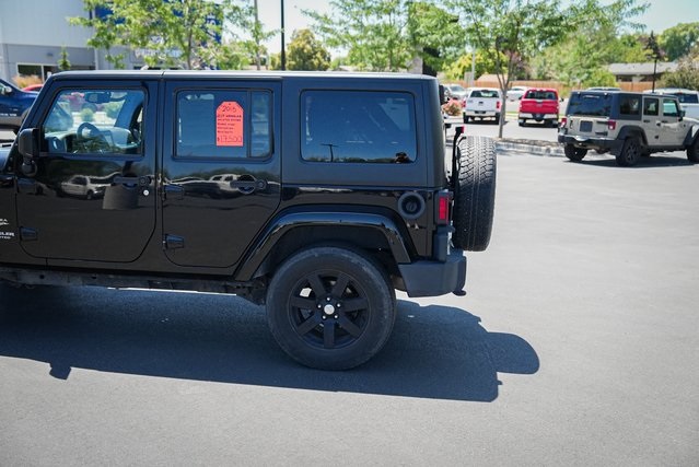 2015 Jeep Wrangler Unlimited Sahara photo 9