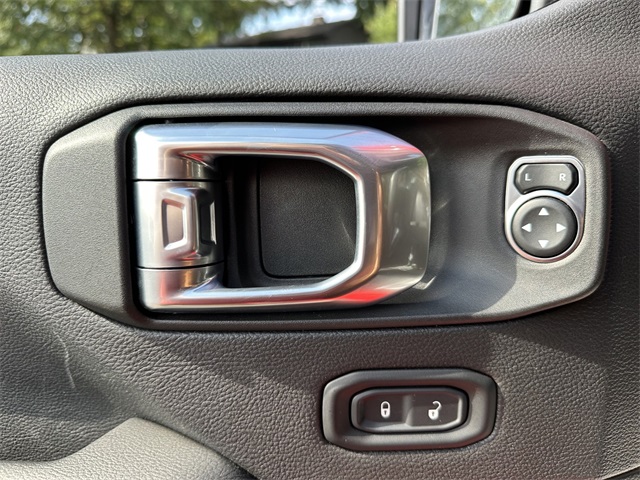 2022 Jeep Wrangler Unlimited Sahara photo 32