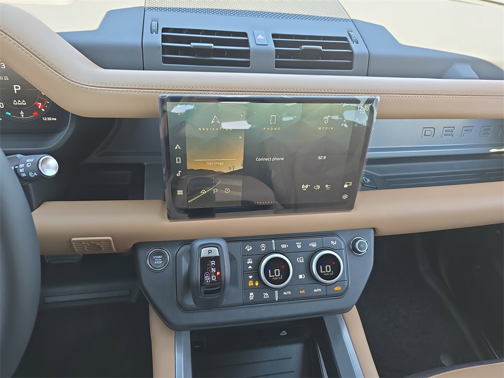 2025 Land Rover Defender 110 V8 photo 19
