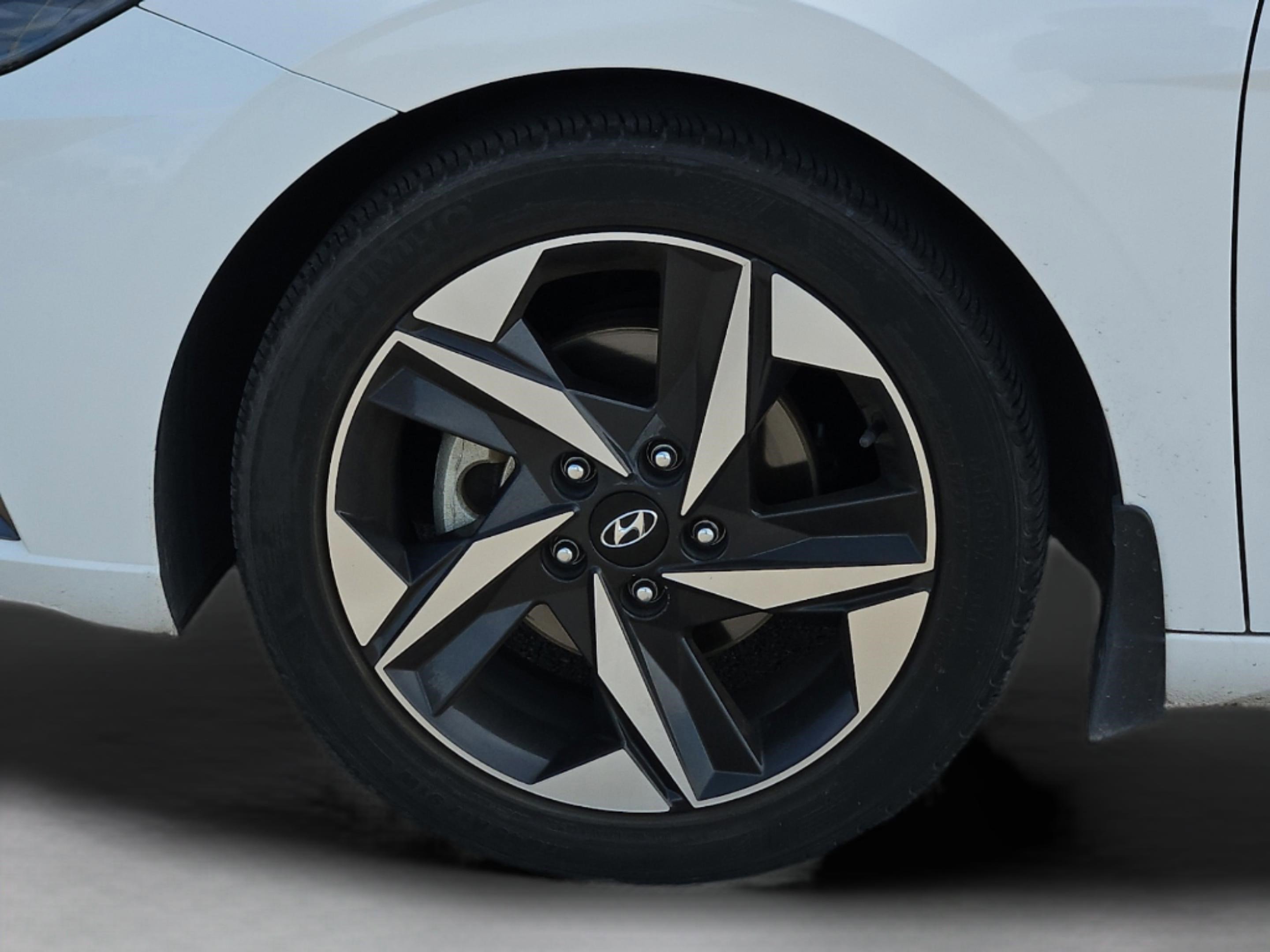 2023 Hyundai Elantra Limited photo 7
