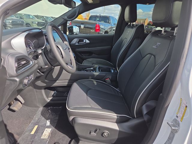 2026 Chrysler Pacifica Limited photo 4