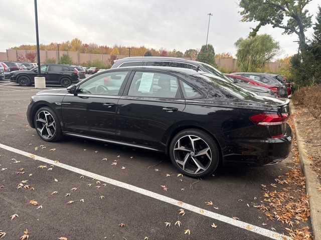 2022 Volkswagen Passat 2.0T R-Line photo 4