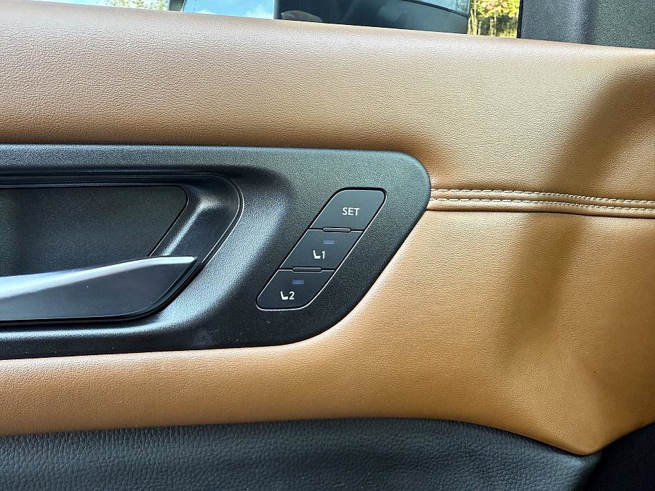 2023 Nissan Pathfinder Platinum photo 26