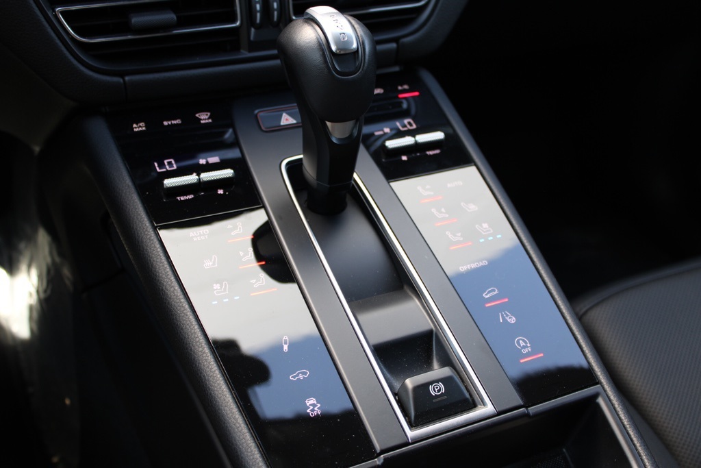 2024 Porsche Macan Base photo 28