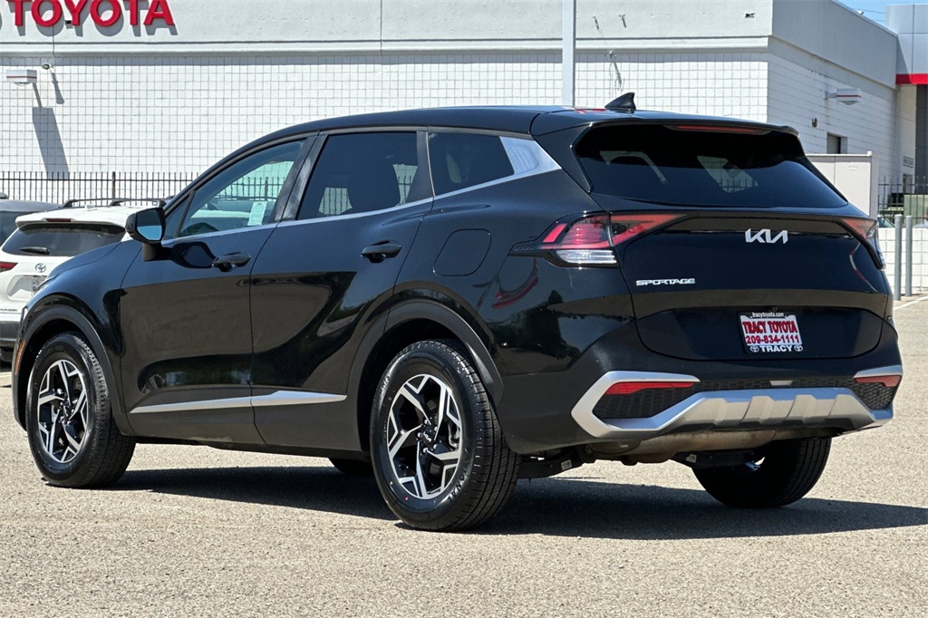 2024 Kia Sportage LX photo 2