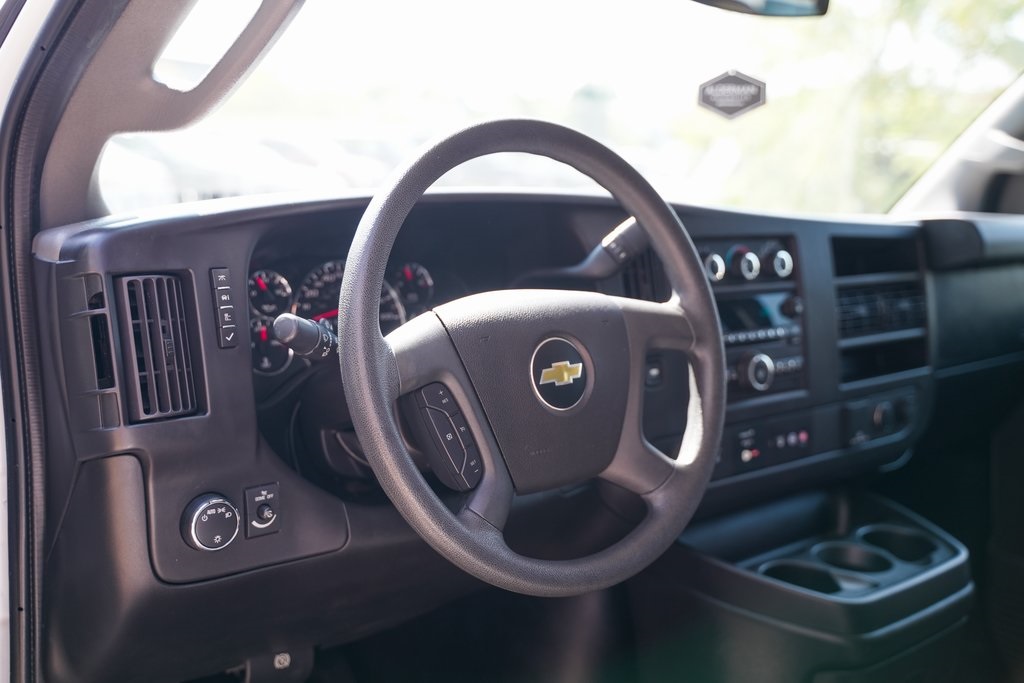 2017 Chevrolet Express 3500 LT photo 15