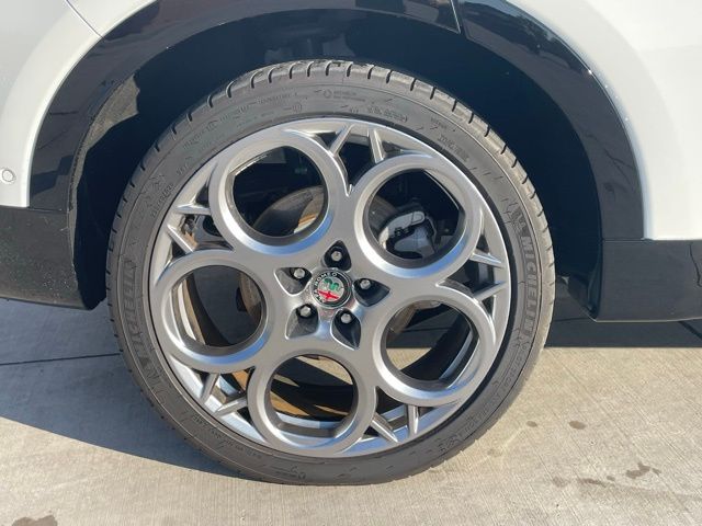 2024 Alfa Romeo Tonale Ti photo 3