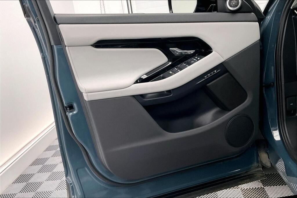 2025 Land Rover Range Rover Evoque S photo 17