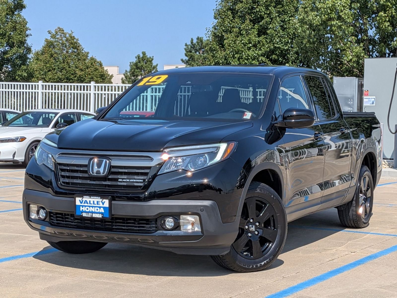2019 Honda Ridgeline Black Edition photo 2