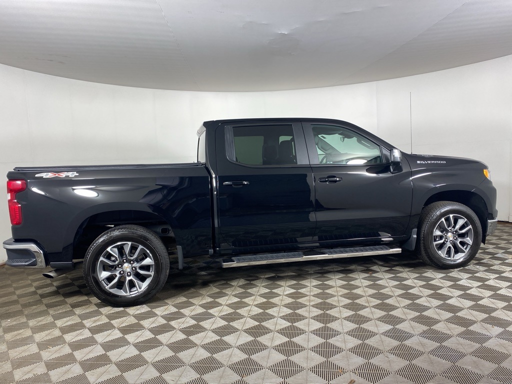 2025 Chevrolet Silverado 1500 LT photo 4