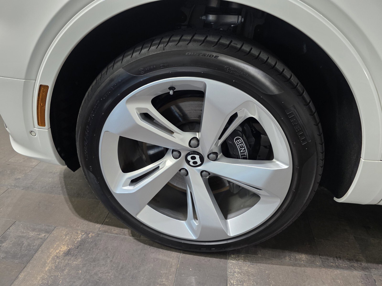 2023 Bentley Bentayga EWB Azure Mulliner photo 13