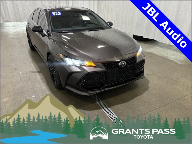 2019 Toyota Avalon XSE's photo