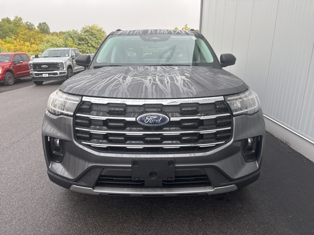 2025 Ford Explorer photo 2