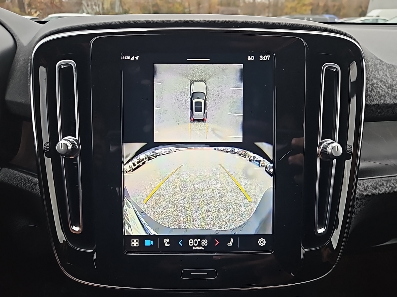 2024 Volvo XC40 Recharge Twin Plus photo 2