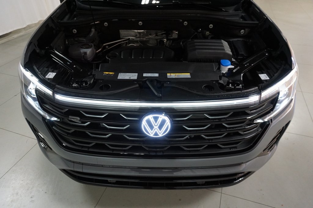 2026 Volkswagen Atlas Cross Sport SEL R-Line photo 31