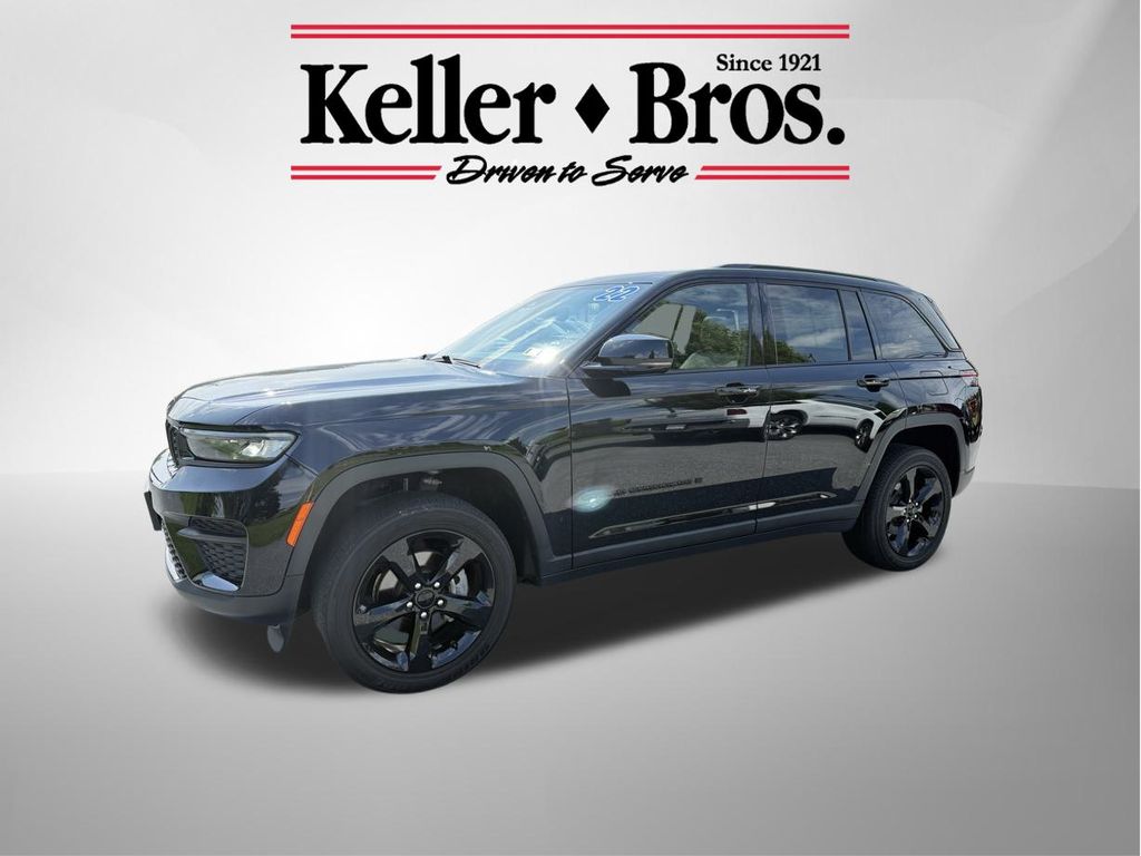 2022 Jeep Grand Cherokee Altitude photo 2