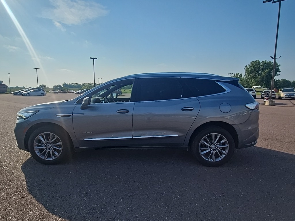 2023 Buick Enclave Avenir photo 5