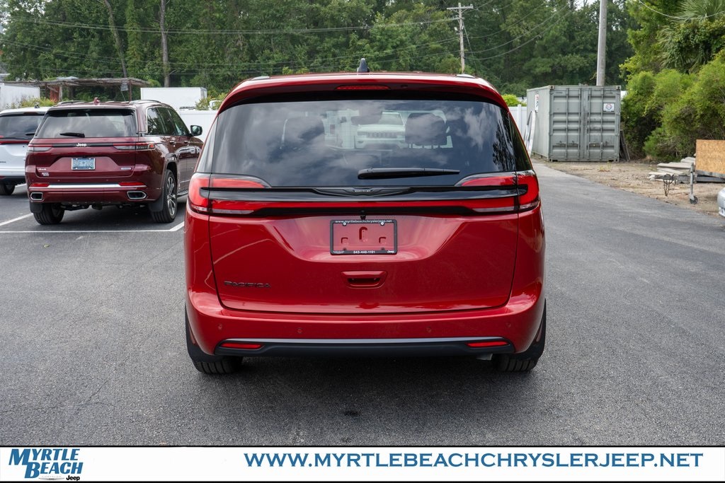 2026 Chrysler Pacifica photo 3