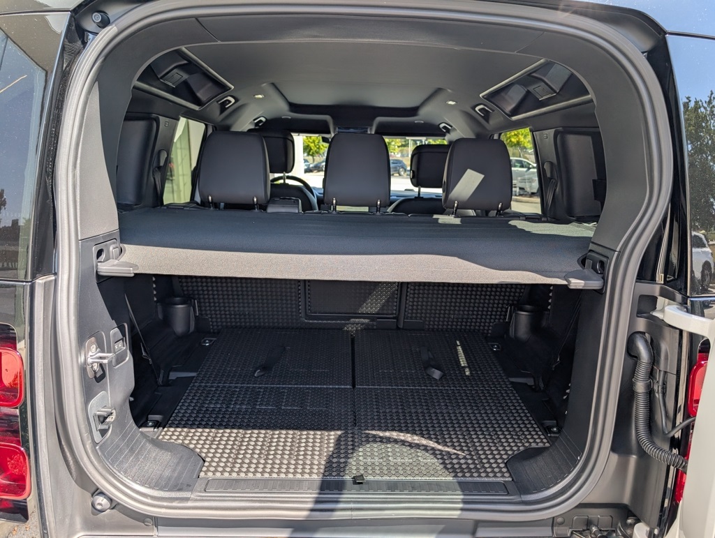2025 Land Rover Defender 110 X-Dynamic SE photo 27