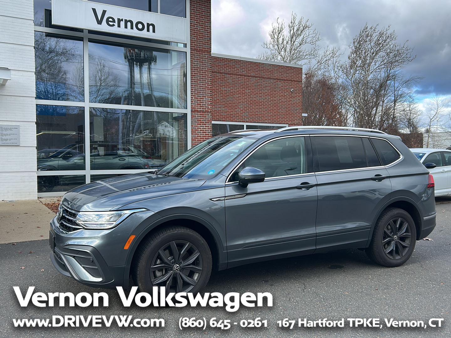 2024 Volkswagen Tiguan SE's photo
