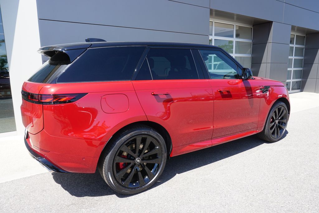 2025 Land Rover Range Rover Sport SE photo 4