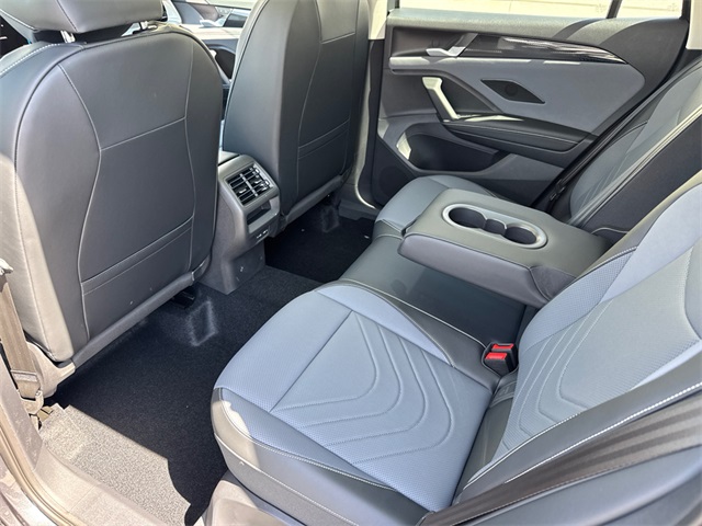 2025 Volkswagen Tiguan SE photo 18