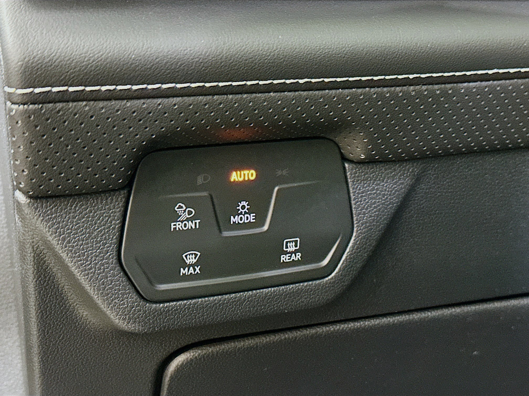 2025 Volkswagen Atlas SE Technology photo 10