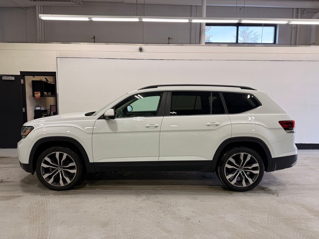 Used 2022 Volkswagen Atlas SE w/Tech with VIN 1V2KR2CA3NC565460 for sale in Golden Valley, Minnesota