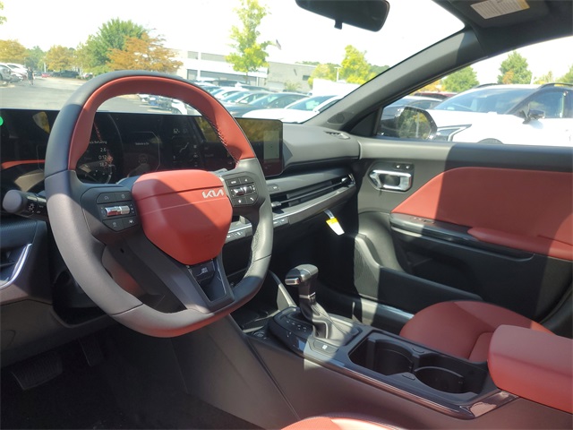 2025 Kia K4 GT-Line photo 11