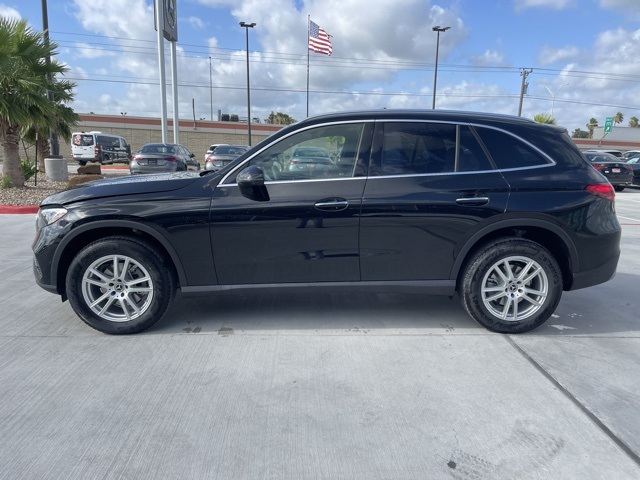 2025 Mercedes Benz GLC 300 photo 4