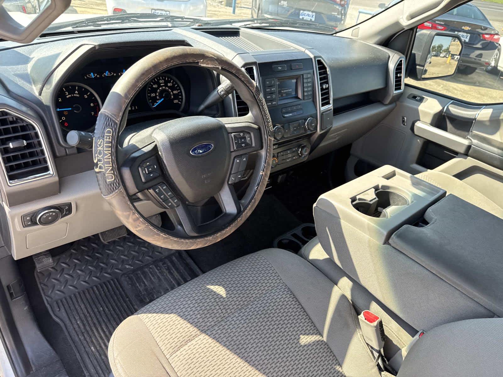 2015 Ford F-150 XLT photo 33