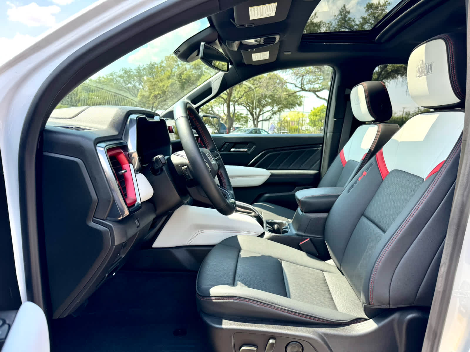 2024 Gmc Canyon AT4X photo 12