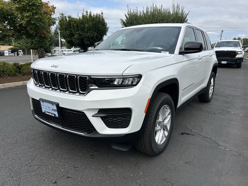 2025 Jeep Grand Cherokee Laredo X photo 3