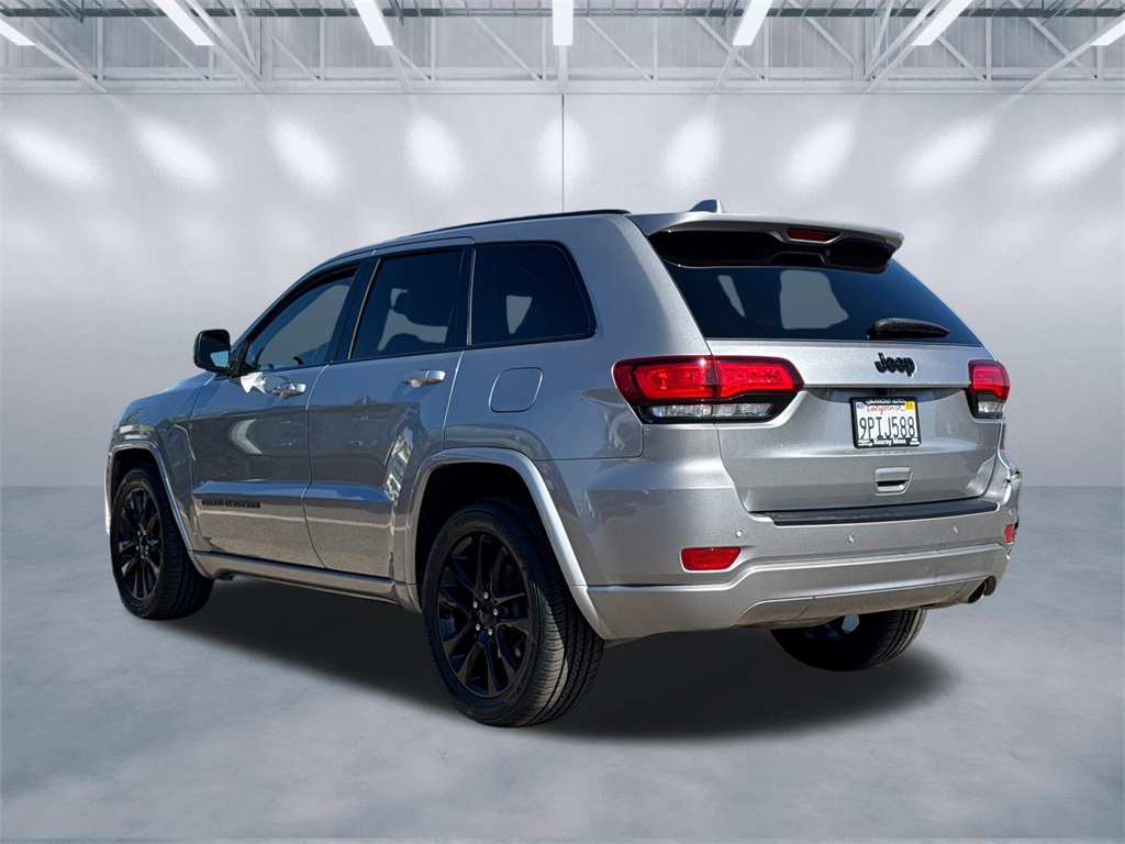 2021 Jeep Grand Cherokee Laredo X photo 3
