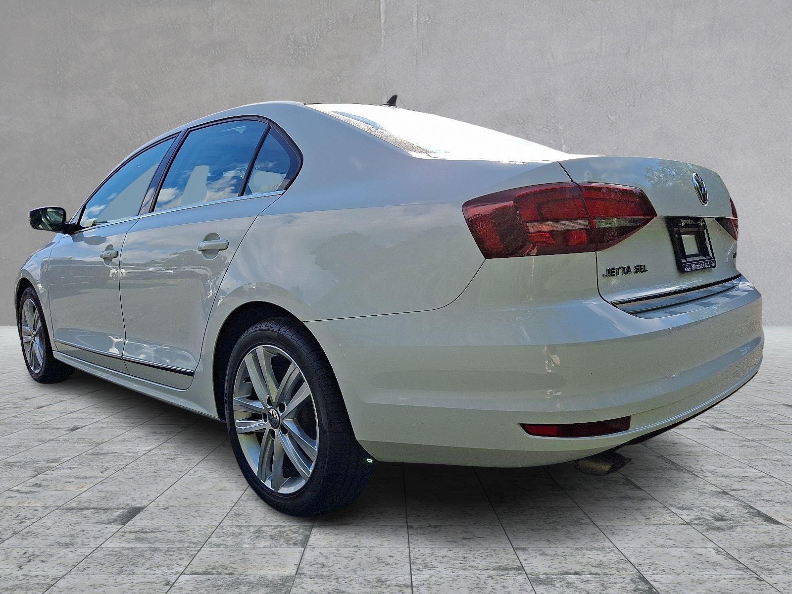 2017 Volkswagen Jetta 1.8T SEL photo 3