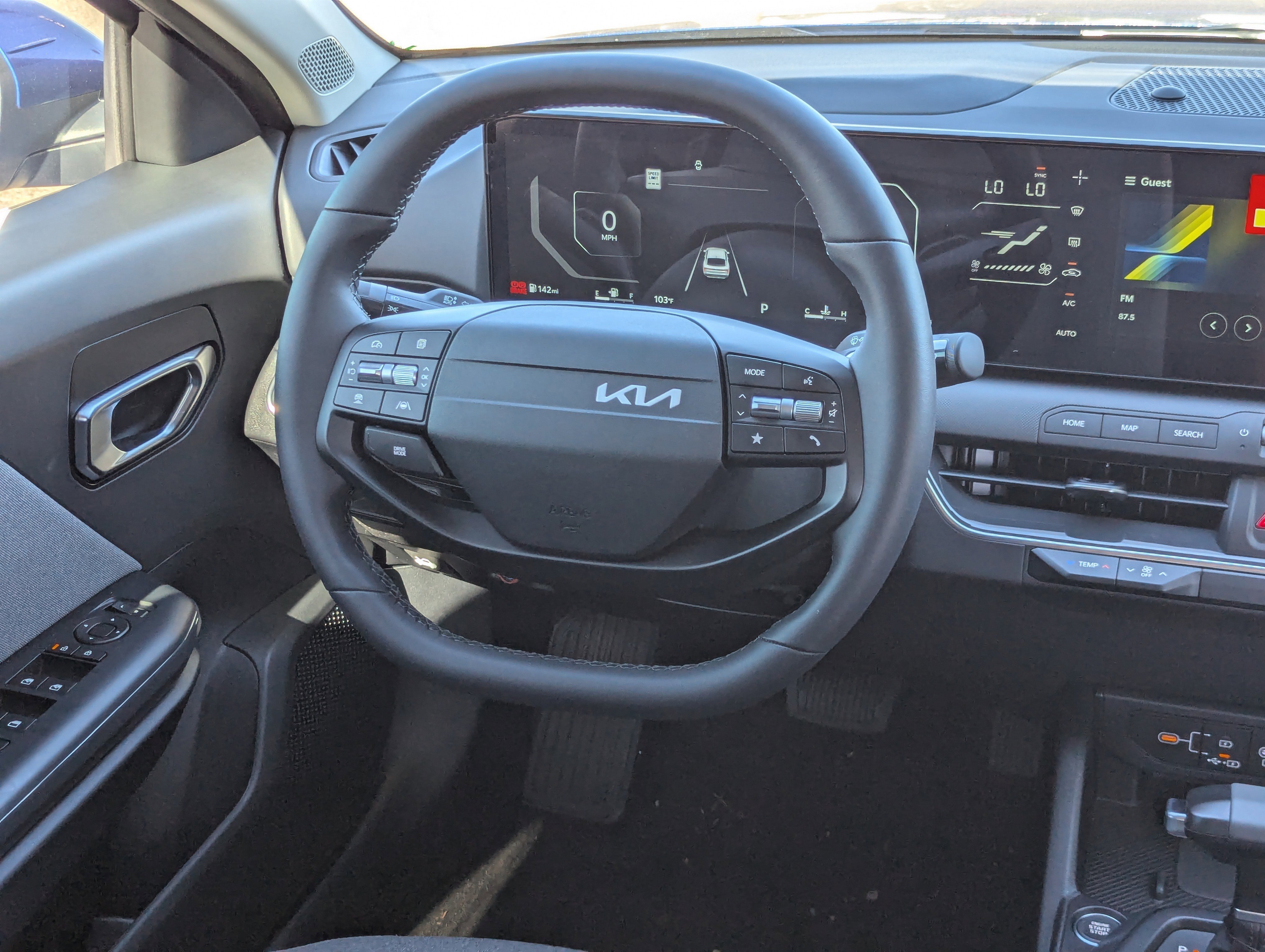 2025 Kia K4 EX photo 2