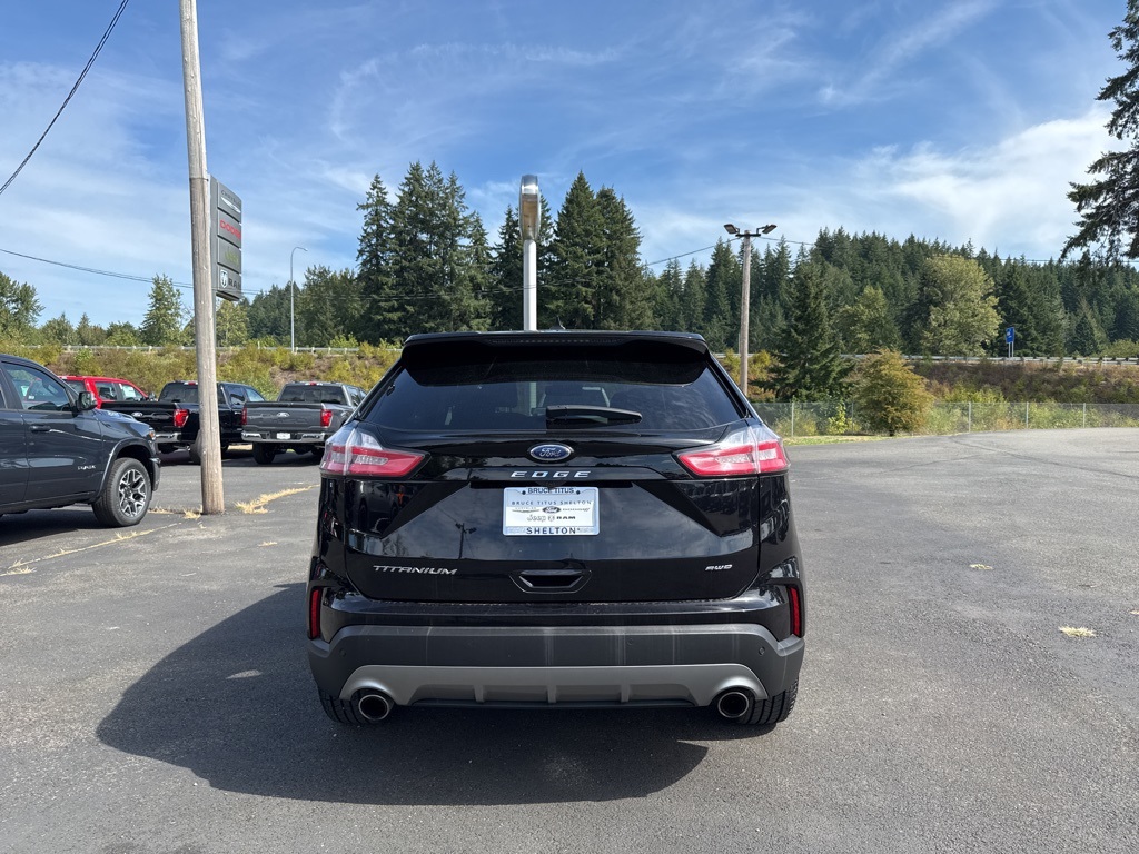 2024 Ford Edge Titanium photo 3