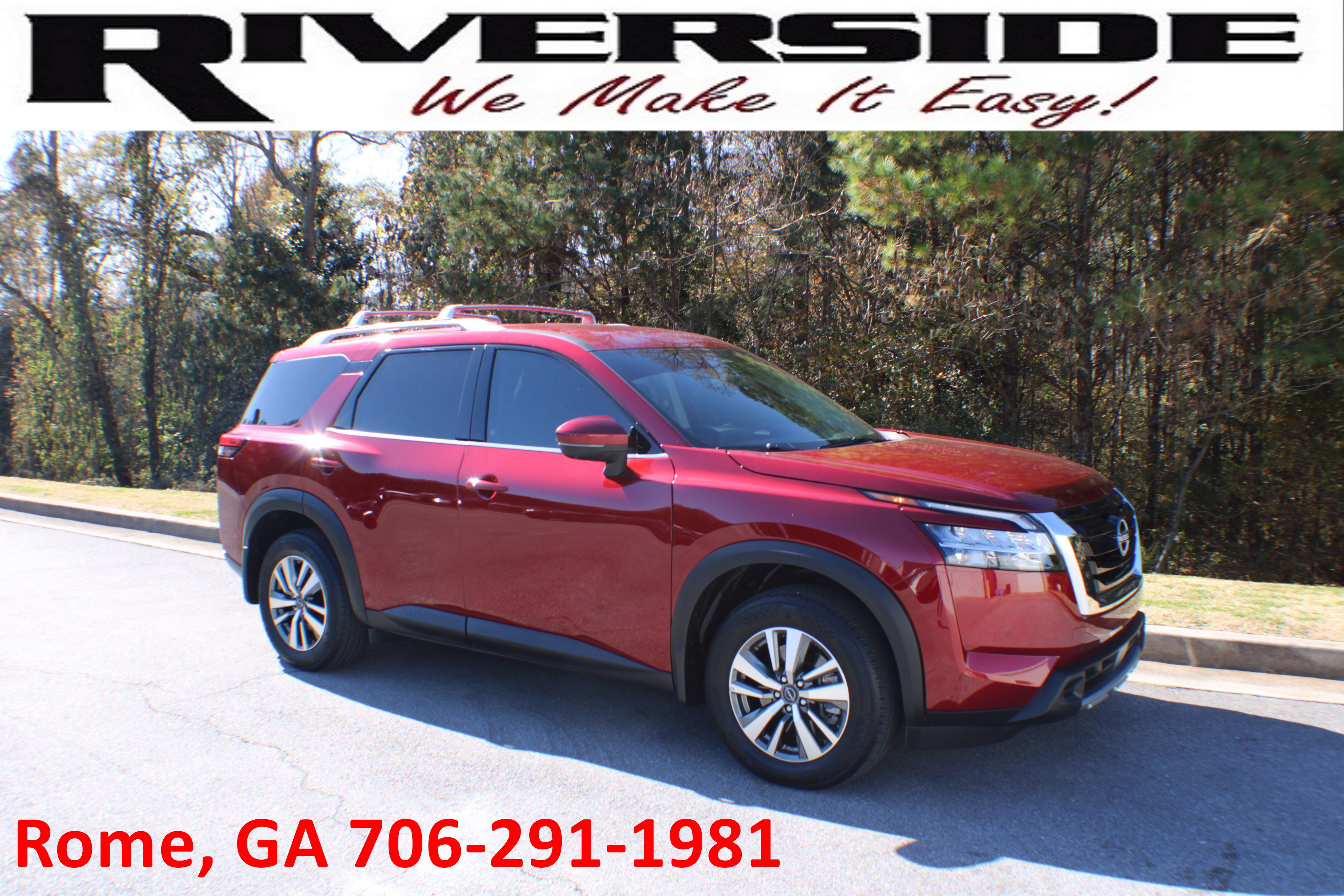 2024 Nissan Pathfinder SL's photo