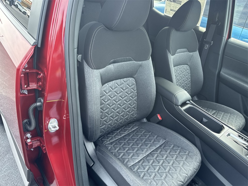 2025 Nissan Kicks SV photo 28