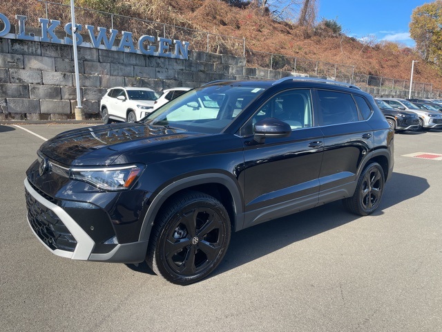 2025 Volkswagen Taos SEL photo 2