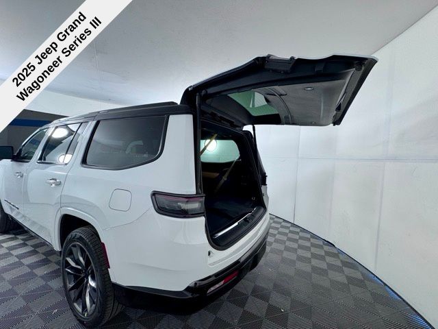 2025 Jeep Grand Wagoneer III photo 16