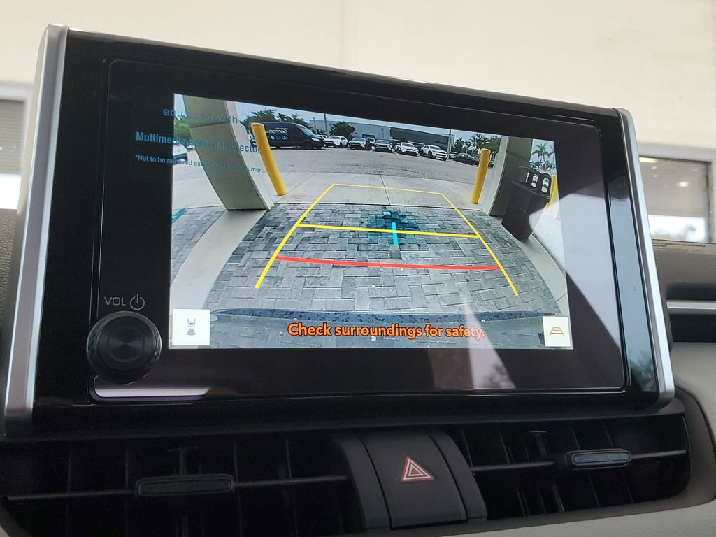 2025 Toyota RAV4 XLE photo 20