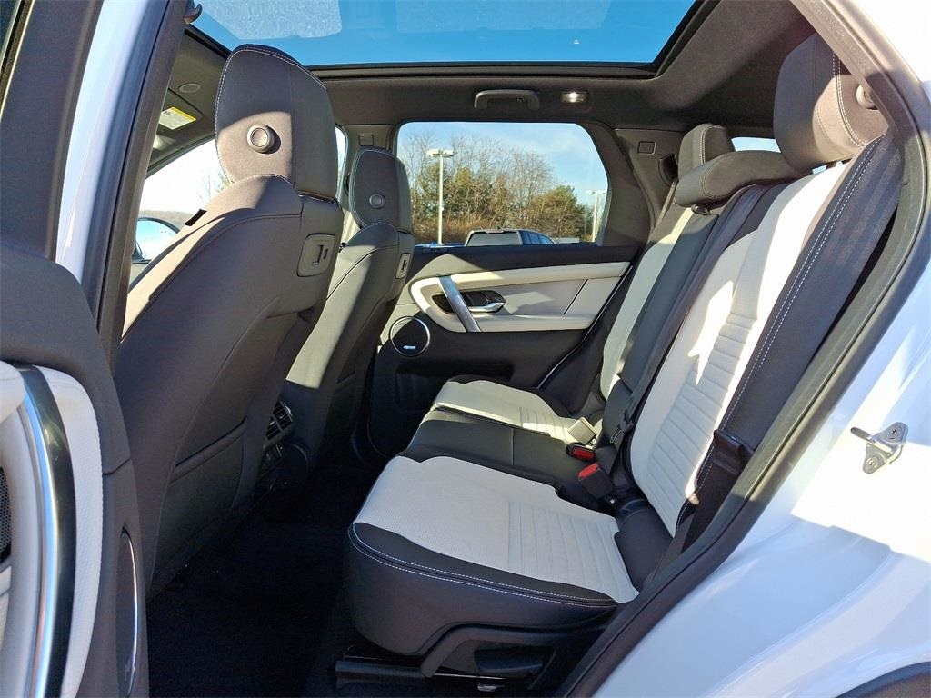 2025 Land Rover Discovery Sport Dynamic SE photo 4