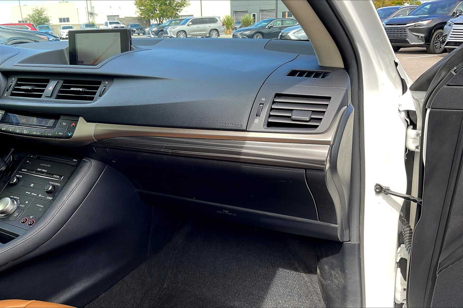 2014 Lexus CT 200h photo 15