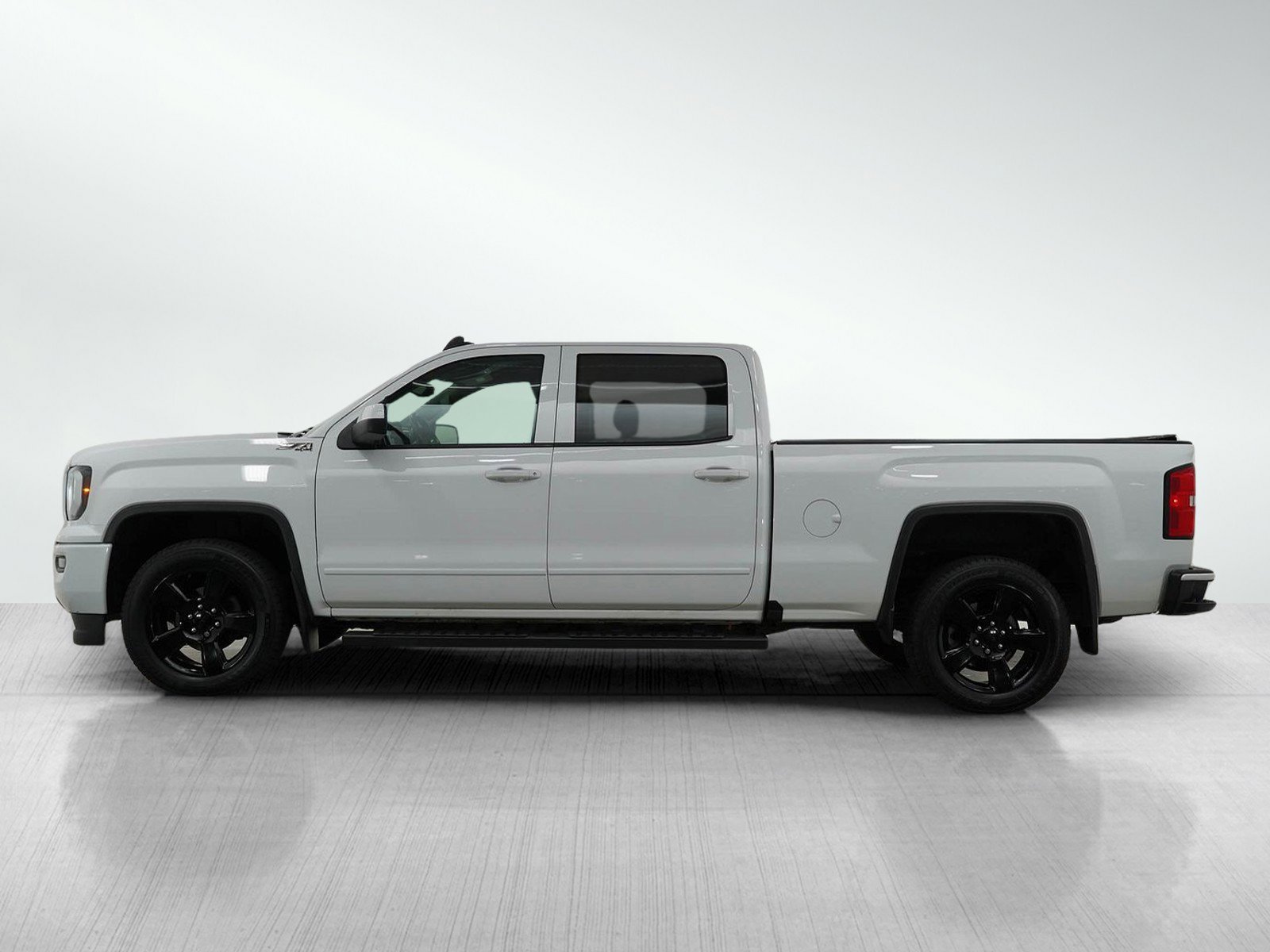 Used 2018 GMC Sierra 1500 SLE with VIN 3GTU2MEC3JG127313 for sale in Roseville, Minnesota