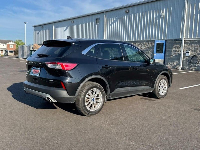 2021 Ford Escape SE photo 3